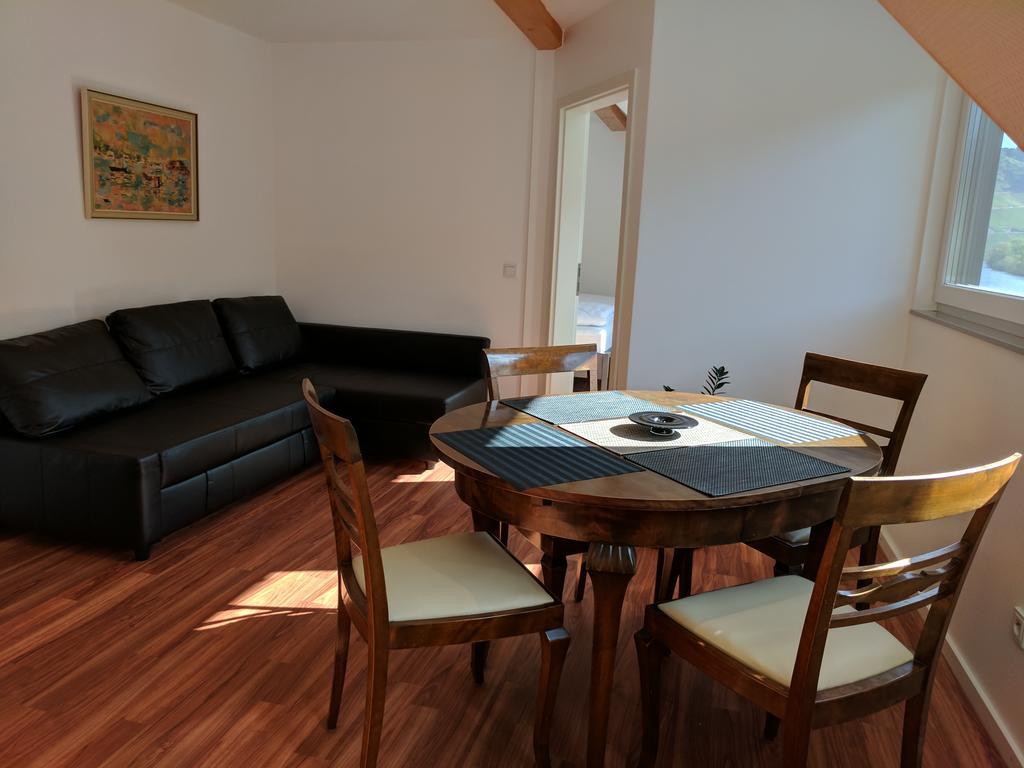 Ferienwohnung "Zum Klosterruinenblick" Kröv Dış mekan fotoğraf