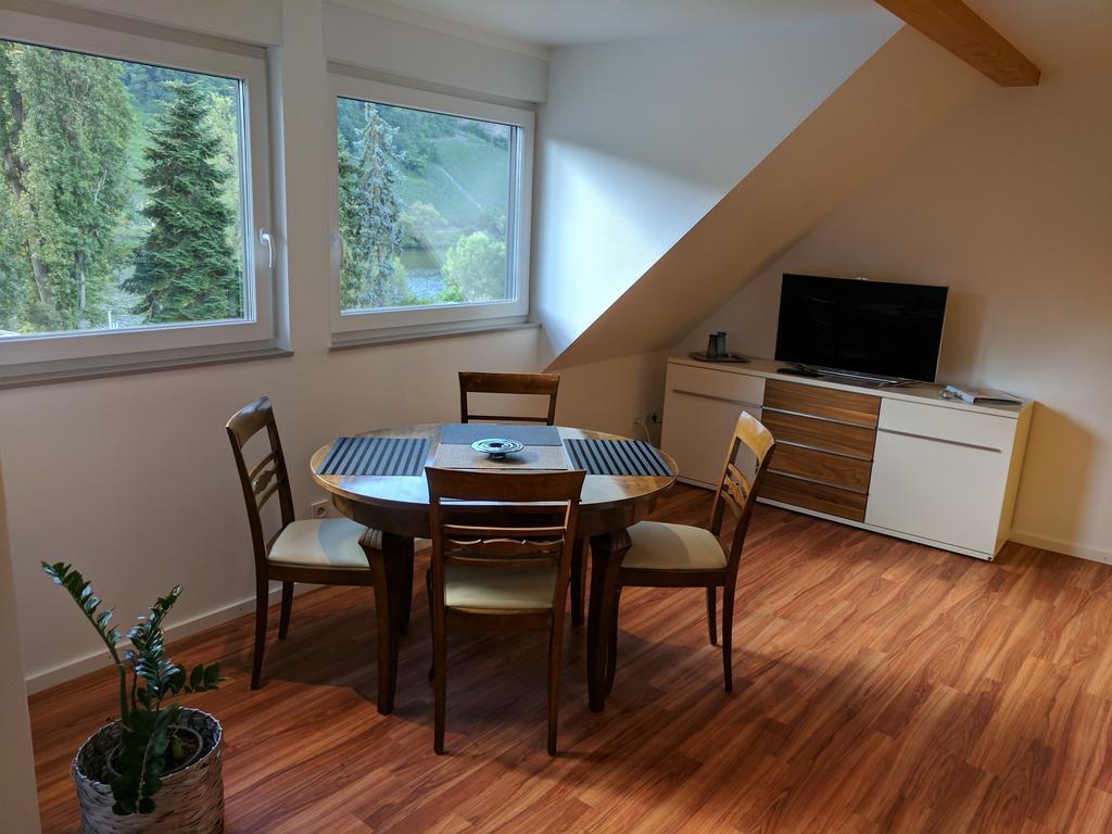 Ferienwohnung "Zum Klosterruinenblick" Kröv Dış mekan fotoğraf
